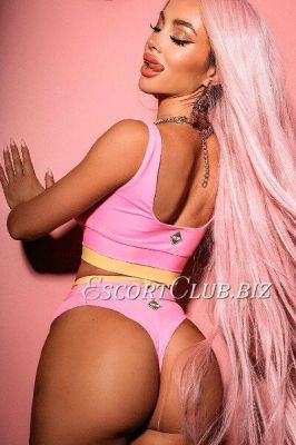 Riona (Beirut), sexual photo