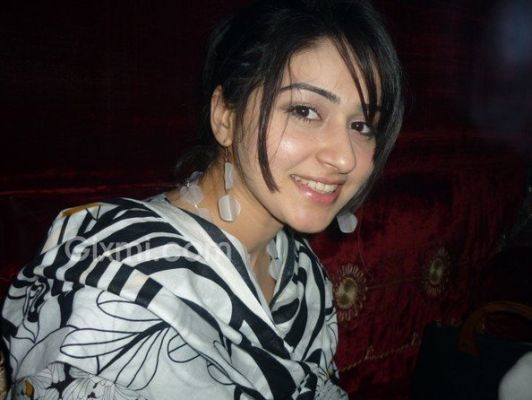 Petite escort Beirut (weight: 75 kg; height: 176 cm)