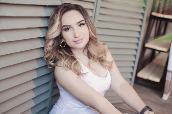 Beirut site escort Cara is available online