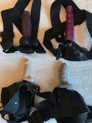 Lesbian call girl Dara is waiting for ladies