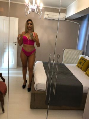 Enjoy the company of a perfect Beirut escort Naeva