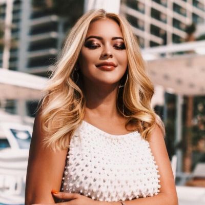 Busty escort in Beirut: Emilia works 24 round the clock