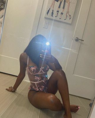 VIP treatment from a 25 year-old elite escort Moria