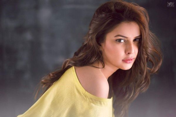 Cheap girl Sonya offers full service at a low price, from LBP 200/hr