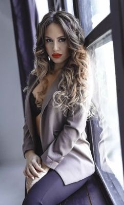 Play with sub escort Maggie in Beirut