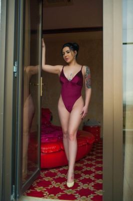 Cheap incall escort invites you to her place in lebanon