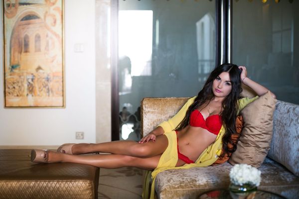 Sexy Beirut woman with tight ass, 50 kg; 157 cm