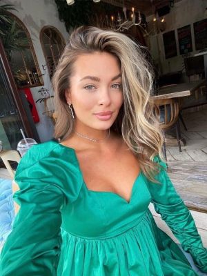 Photos of hooker Alina in sexy escort ads on sexobeirut.com