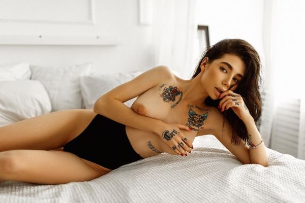 Petite escort Beirut (weight: 68 kg; height: 171 cm)