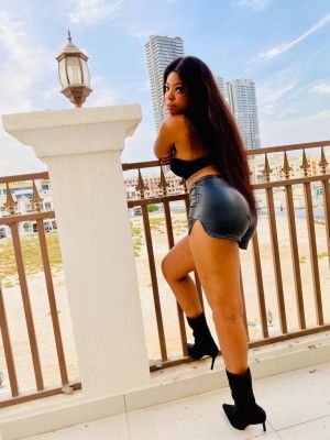 Busty escort in Beirut: Ella works 24 round the clock