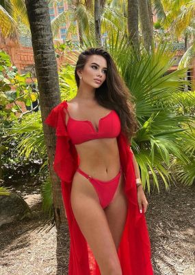 Indian escort Ursula wants to meet tonight