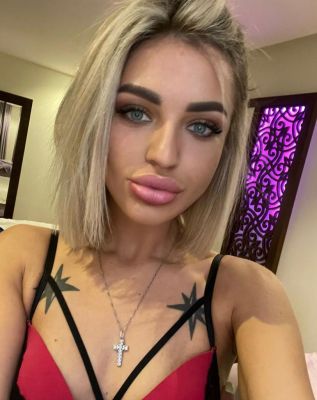 Beautiful escort elite girl Haley will be your perfect company in lebanon