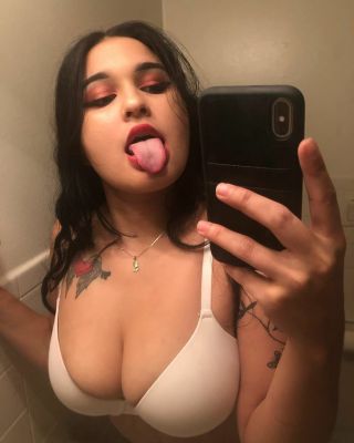  Delia provides Beirut erotic massage to respectful gents