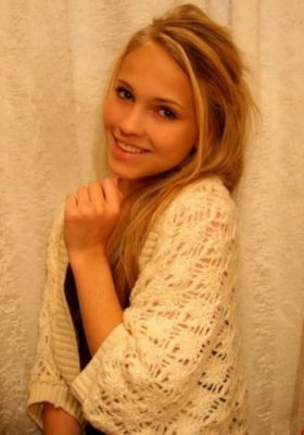 Female escort service from charming Celeste in Beirut