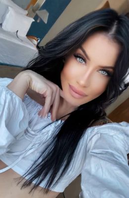 Cheap outcall escort Nia will visit you in Beirut for sex