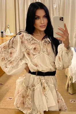  Nia escorts local men and tourists in Beirut