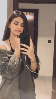 Mega busty escort in Beirut (74 kg; 176 cm)