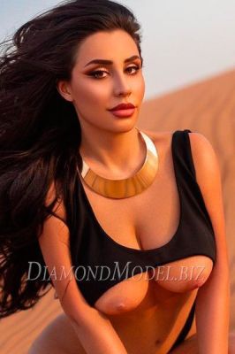 Hot Beirut girl Moria sucks for LBP 200