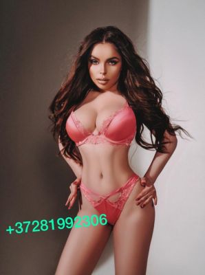 Sexy Beirut girl Kamila is ready for sex