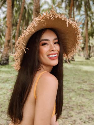 Sloan invites for incall massage in Beirut