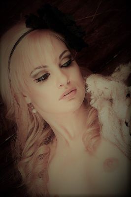 Latex woman Gloria for BDSM dating