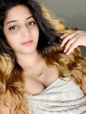 Mega busty escort in Beirut (70 kg; 172 cm)