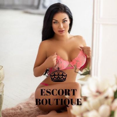 Cheap girl Nieves offers full service at a low price, from LBP 500/hr