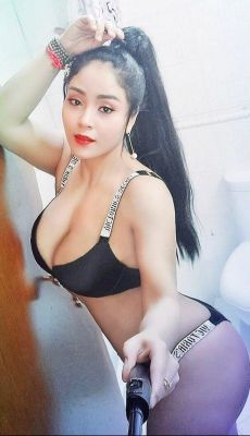 Ilaria, photos from the adult website sexobeirut.com