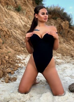 Sexy Beirut girl January is ready for sex