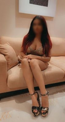 Lesbian call girl Jennifer is waiting for ladies