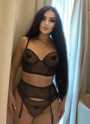 Escort profile of Parisa with pics and reviews