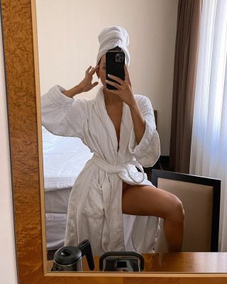 Busty escort in Beirut: Ally works 24 round the clock