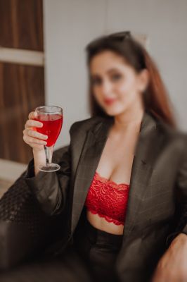 Cheap escort girl Adeena sees her clients in Beirut