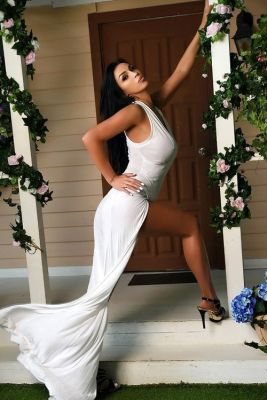 One of the sexiest babes of Beirut - Emma will be yours for LBP 500