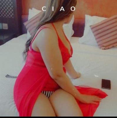 Lesbian dating advice: book hooker Iris, 26 y.o.