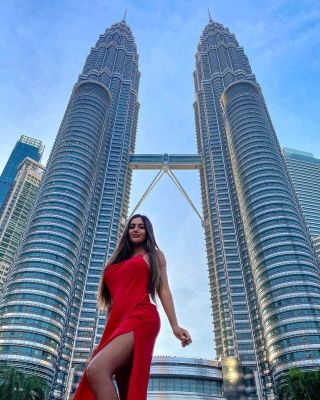 Cheap escort girl Linda sees her clients in Beirut