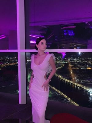 Lesbian call girl Natalia is waiting for ladies