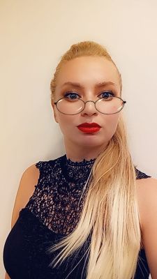 Lots of kissing and cuddling with Beirut asian escort Gertrude