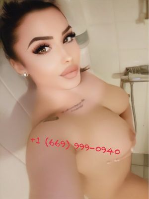 Tania, photos from the adult website sexobeirut.com