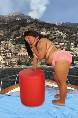 See sexy photos of whore Rosie on escort listings