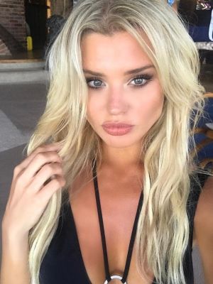 One of the kinkiest eastern escorts - Dara will make a blowjob for LBP 250