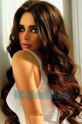 Sexy Beirut girl Estela is ready for sex