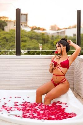 Lesbian call girl Masika is waiting for ladies