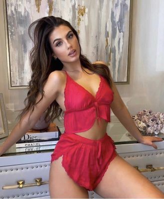 Online escort service on sexbeirut.club: choose sexy Flora and book now