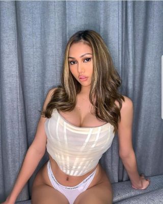 Discreet call girl service from Helen for LBP 400