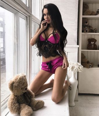 Beirut escort for A-Level sex: Maya (68 kg, 171 cm)