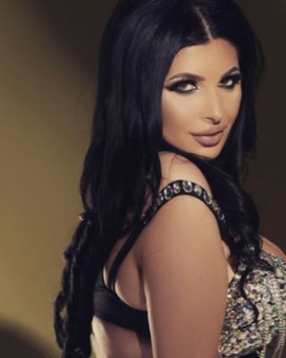 Petite escort Beirut (weight: 63 kg; height: 168 cm)