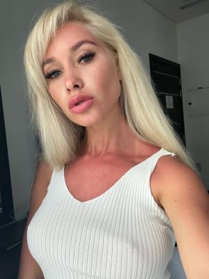 Book an escort as your female companion in Beirut 