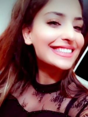 Beautiful escort model Malerie: weight 59 kg, height 164 cm