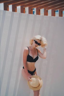 One of the sexiest babes of Beirut - Lana will be yours for LBP 200